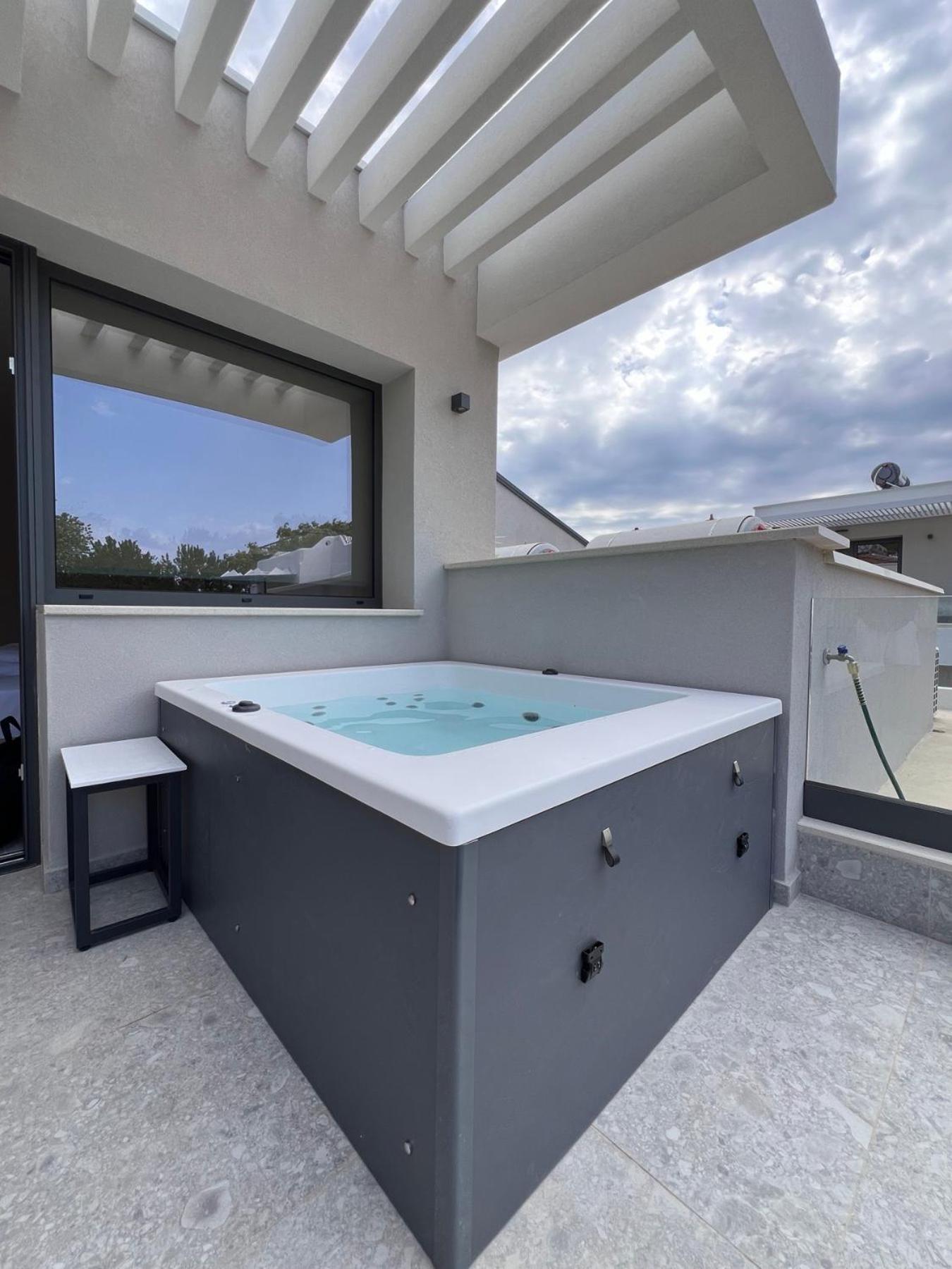 Sealuxe Living Aparthotel Nea Iraklitsa Exterior photo