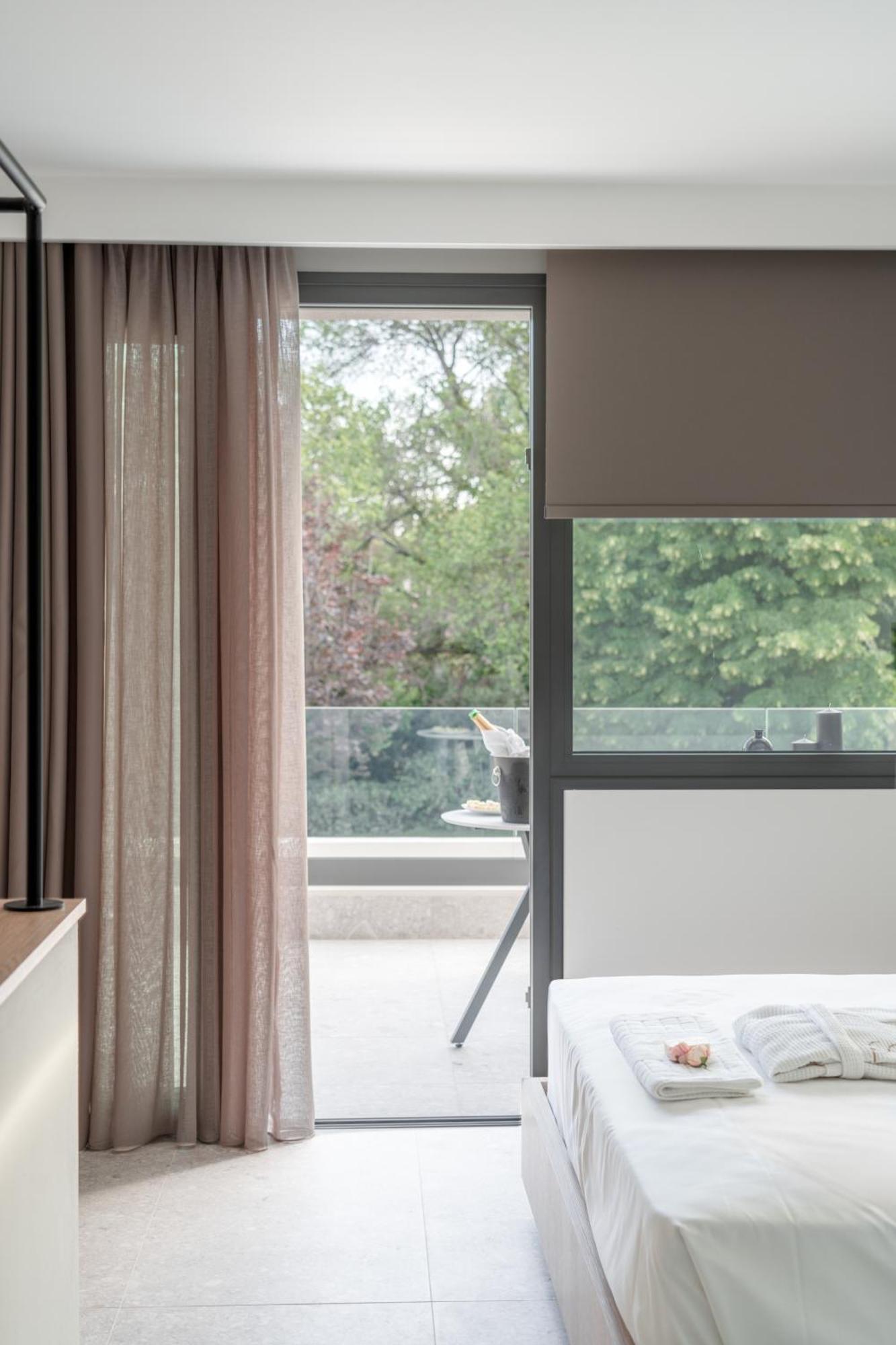 Sealuxe Living Aparthotel Nea Iraklitsa Exterior photo